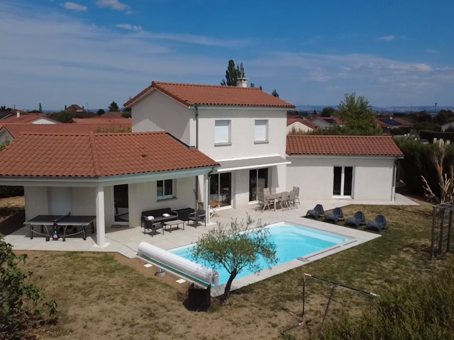À VENDRE - SUPERBE MAISON FAMILIALE À SAINT-CYR-DE-FAVIÈRES — photo du bien