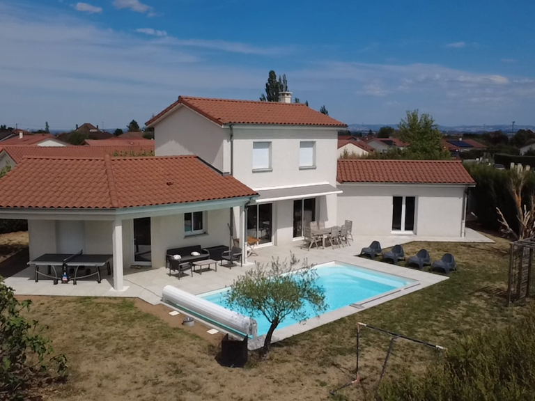 À VENDRE - SUPERBE MAISON FAMILIALE À SAINT-CYR-DE-FAVIÈRES — photo 1