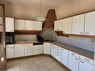 MONTMORILLON  centre : Maison ancienne 100² .m² hab.3ch . Terrain clos .  — photo 2
