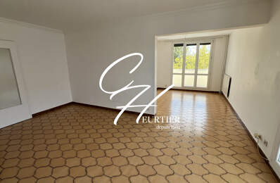 FONTAINE: T4 de 79.29m² avec un stationnement privé — photo du bien