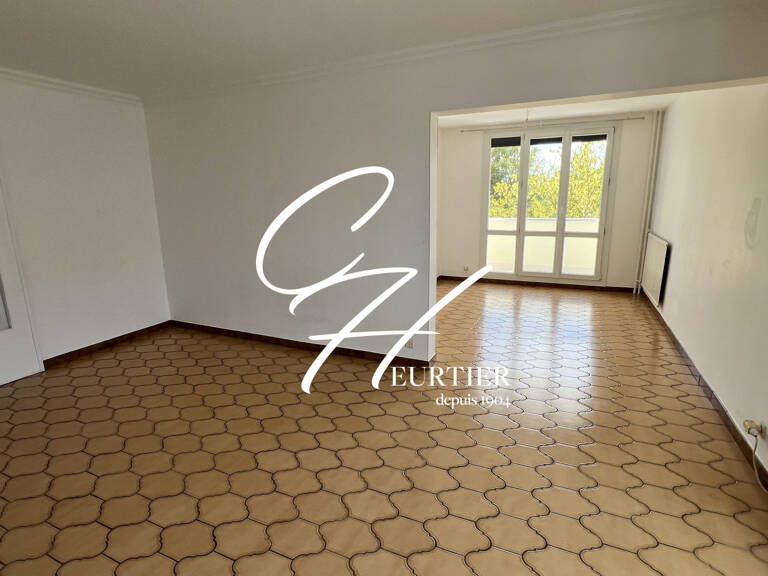FONTAINE: T4 de 79.29m² avec un stationnement privé — photo 1