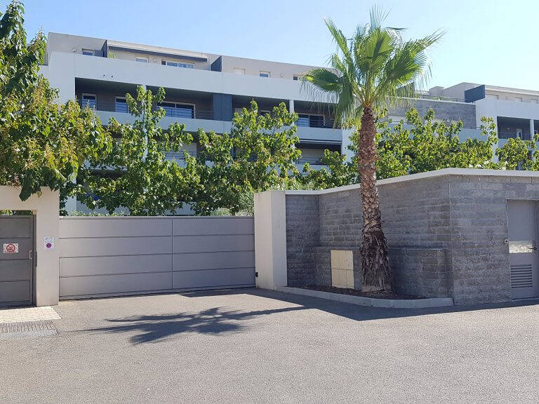 BOX - PARKING FERME EN SOUS-SOL - Résidence Les Terrasses de L'alhambra — photo 1