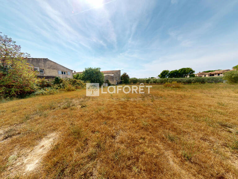 LA FARE-LES-OLIVIERS ? CENTRE VILLAGE ? TERRAIN À BÂTIR DE 1 020 M² — photo 1