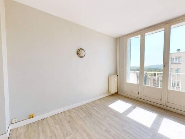 Appartement À Vendre — photo du bien