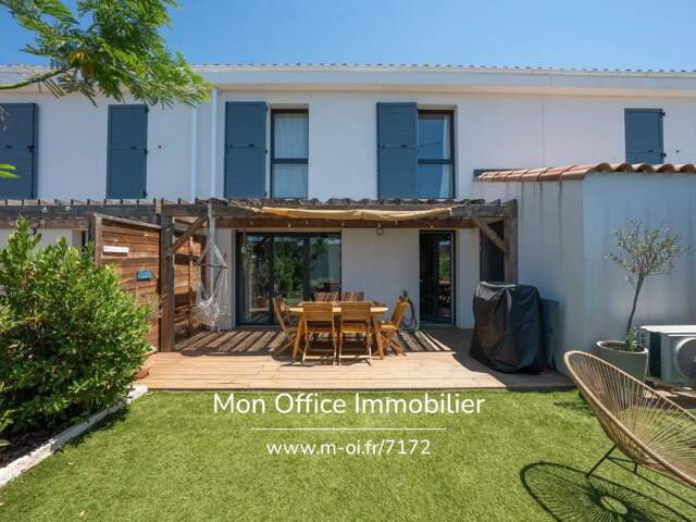 Référence : 7172-CDI - Maison familiale récente de 2023 avec 4 chambres et jardin en résidence sécurisée — photo du bien