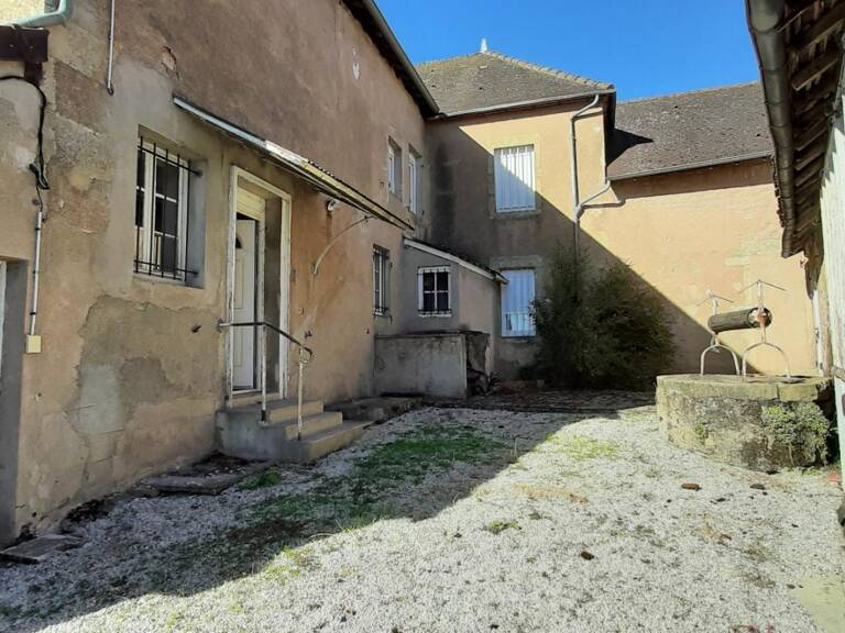 GRANDE MAISON DE VILLAGE A MODERNISER AVEC COUR INTERIEURE ET DÉPENDANCES.  MARLY SUR ARROUX (71) — photo 1