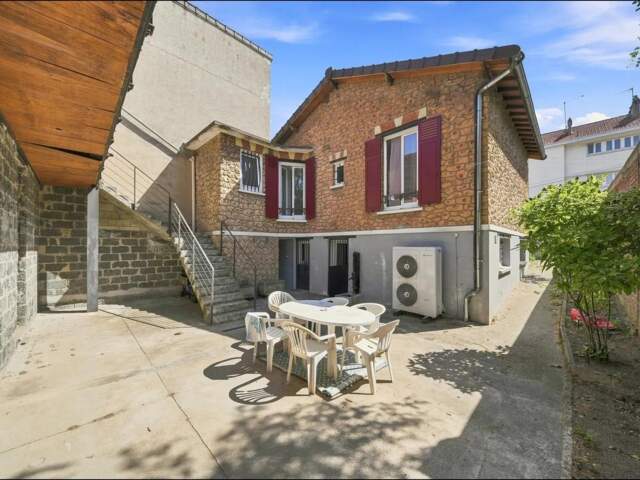 VITRY SUR SEINE (94) - MAISON - 4 PIECES - BATIMENT ANNEXE - ACTIVITE COMMERCIALE POSSIBLE — photo du bien