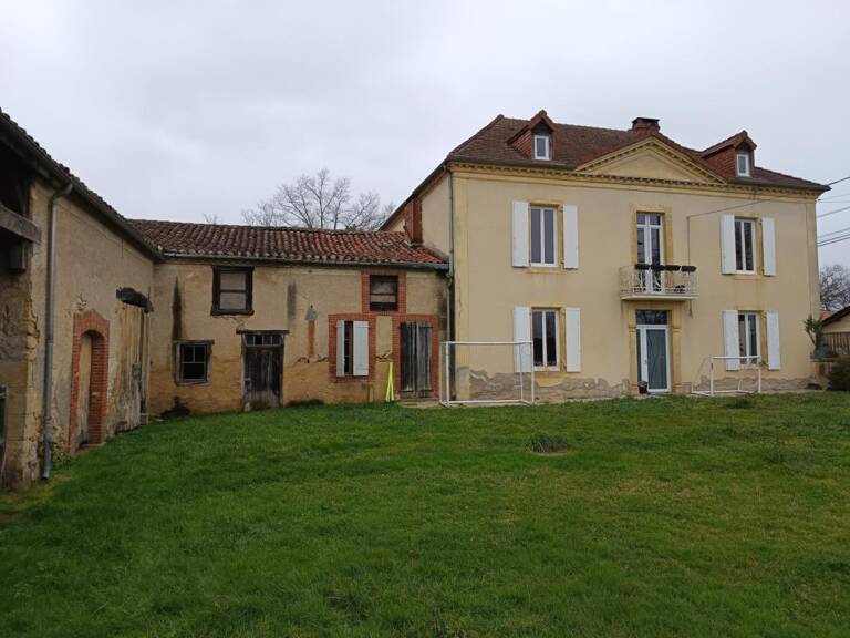 ANCIEN CORPS DE FERME SUR 13356 M² A DEUX PAS DU VILLAGE — photo 1