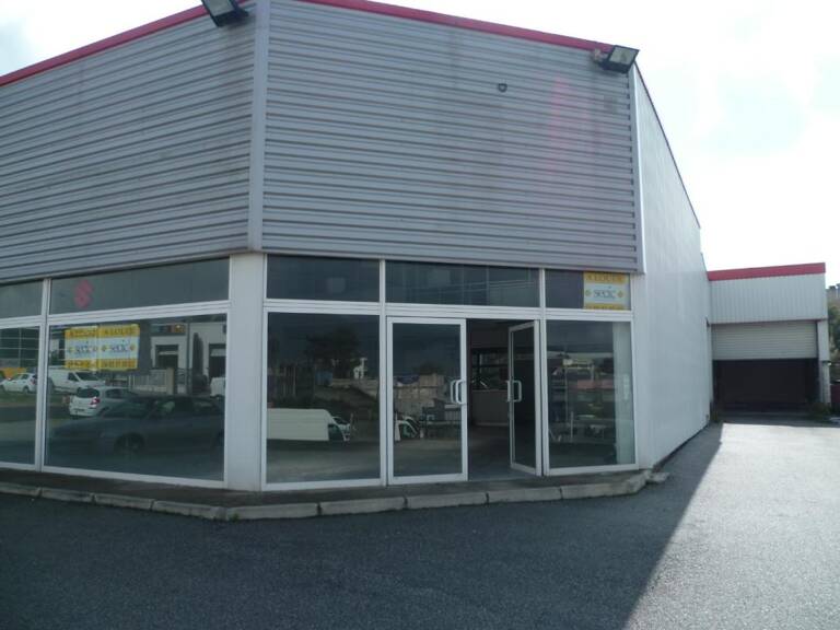 LOCAL COMMERCIAL — photo 1