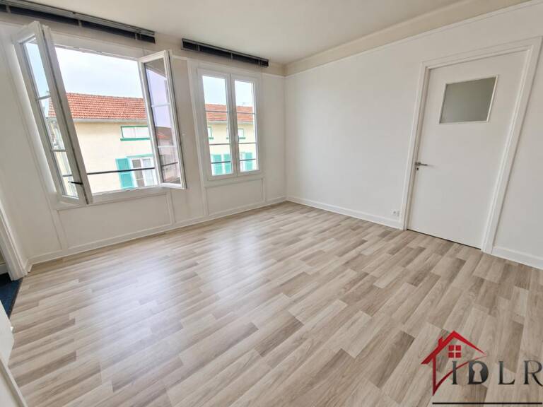Local professionnel 5 pièces à Châlons-en-Champagne 112.35 m — photo 1