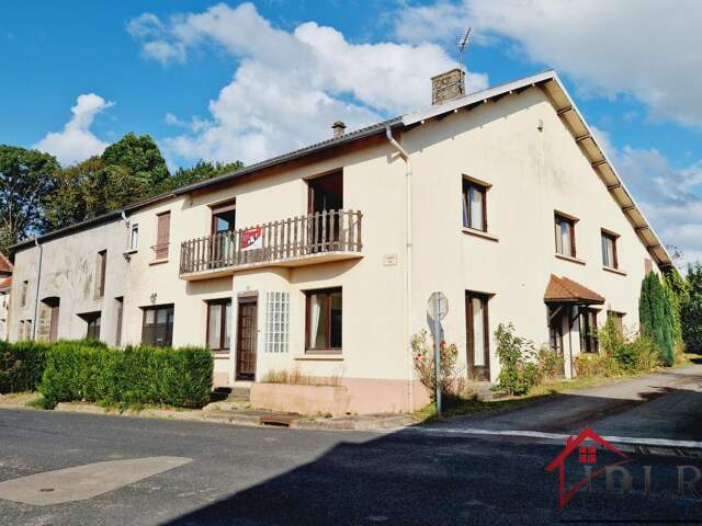 maison de 258 m2 garages 200 m2 terrain 1664 m2 — photo du bien
