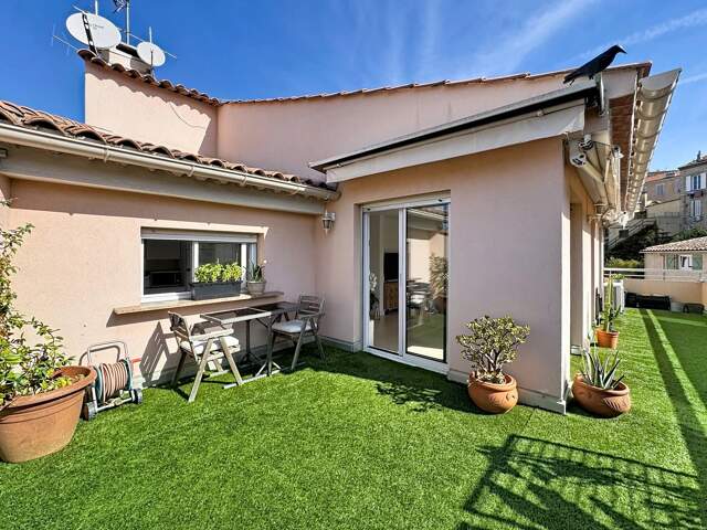 LE CANNET- APPARTEMENT FAÇON VILLA SUR LES TOITS – GARAGE & PISC — photo du bien