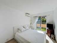 LE CANNET- APPARTEMENT FAÇON VILLA SUR LES TOITS – GARAGE & PISC — photo 4