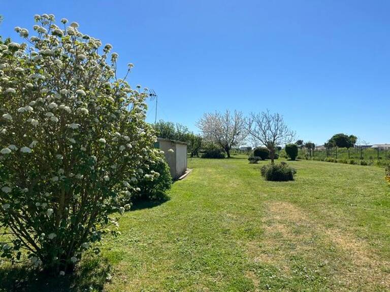 Port des Barques, jolie parcelle de terrain constructible de 1556 m² — photo 1