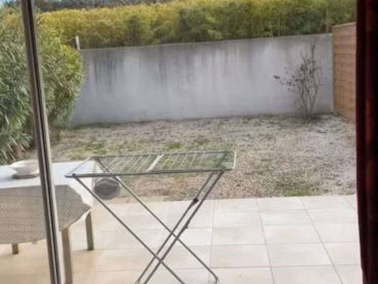 T2 AVEC JARDIN ET 2 PLACES PARKING — photo 1