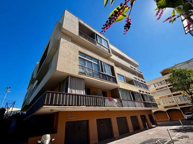 Beau studio lumineux avec balcon — photo du bien