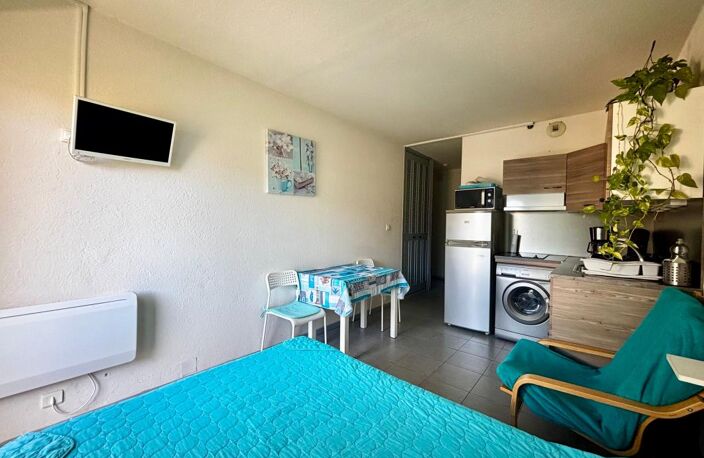 Beau studio lumineux avec balcon — photo 3