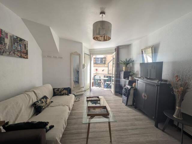 PÉZENAS CENTRE — Appartement traversant — photo du bien