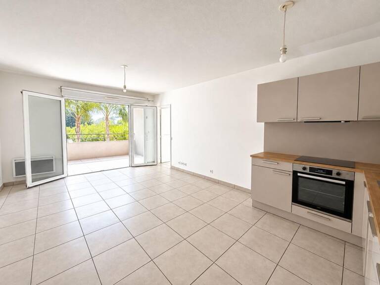 Fréjus — 4 pièces 77 m², garage, DPE A — photo 1