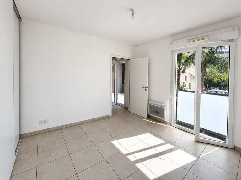 Fréjus — 4 pièces 77 m², terrasse et garage — photo 1