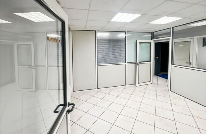 À LOUER – BUREAUX ET ENTREPOT 148 M² – ZONE D’ACTIVITÉ DE SAINT-BRANCHS — photo 3