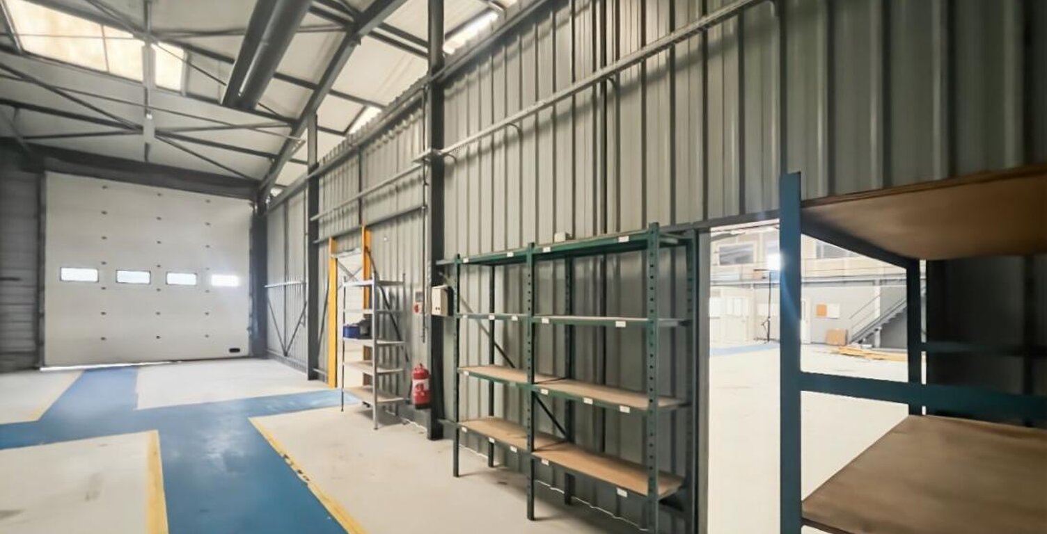 À LOUER – ENTREPÔT DE 74 M² – ZONE D’ACTIVITÉ DE SAINT-BRANCHS — photo 1