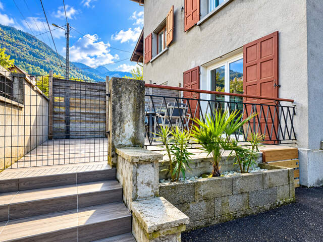 ALBERTVILLE – Maison rénovée de 147,64 m² – 4 chambres – Terrain 237 m² — photo du bien