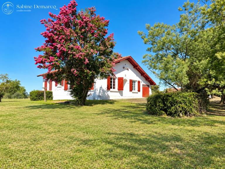 En EXCLUSIVITE à  BRISCOUS - Maison de plain-pied à rénover, vue dégagée sur les montagnes — photo 1