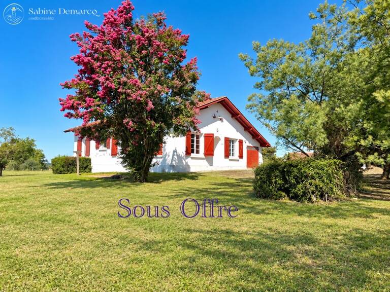 En EXCLUSIVITE à  BRISCOUS - Maison de plain-pied à rénover, vue dégagée sur les montagnes — photo 1