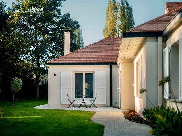 Villa d’architecte rénovée – Golf de Bussy – Plain-pied – 5 chambres – RER A à pied - Bussy-Saint-Georges - à vendre — photo du bien
