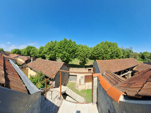🏡  À VENDRE – Maison de ville 213 m² avec 4 appartements à finir de rénover – RISCLÉ (Gers 32) — photo du bien