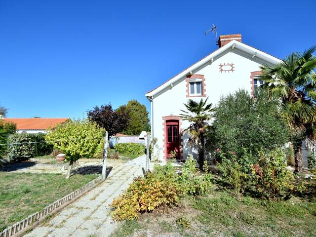 Maison 135 m² - 4 chambres - 96 m² de garages - terrain 452 m² VALLET (44) — photo du bien