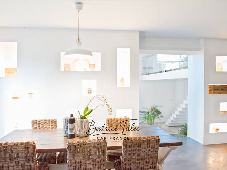 Maison de caractère avec piscine 5 pièces au cœur des vignes, double garage, 6000m2 terrain plat arboré, magnifique vue dans un environnement calme et privilégié, 20 minutes d’Aix-en-Provence — photo 1