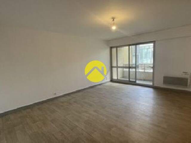 APPARTEMENT AVEC BALCON — photo du bien