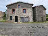 proche d' AMBERT (63) CORPS DE FERME en pierre renové  avec sa grange indépendante  TERRAIN de 1209 M2 — photo 2