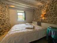proche d' AMBERT (63) CORPS DE FERME en pierre renové  avec sa grange indépendante  TERRAIN de 1209 M2 — photo 3