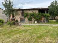 proche d' AMBERT (63) CORPS DE FERME en pierre renové  avec sa grange indépendante  TERRAIN de 1209 M2 — photo 4
