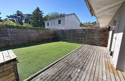 Maison  contemporaine avec terrasse et jardin aux portes de Lyon — photo du bien