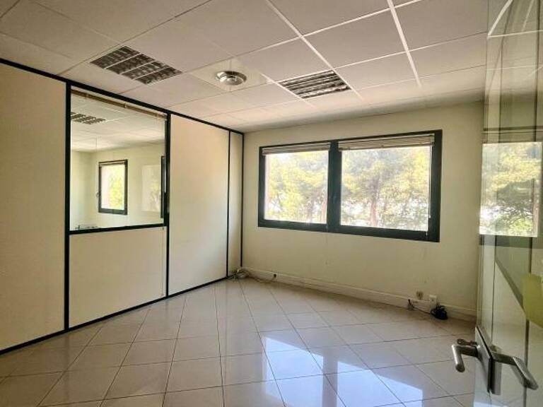 Bureaux prêts à l'emploi, baignés de lumière naturelle et accessible en location à Vitrolles Hub(13127) — photo 1