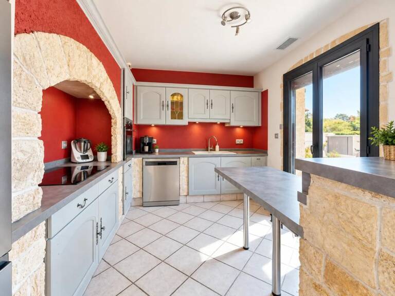 01600 - TOUSSIEUX - PLAIN-PIED - PISCINE - TERRAIN 1 000 M² - DPE B — photo 1