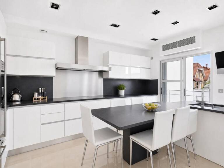 Maison de 9 pièces de 262 m² à Enghien-les-Bains — photo 1