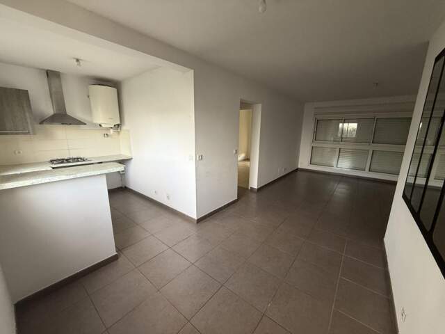 F2 de 43 m2 Saint-Denis centre ville — photo du bien