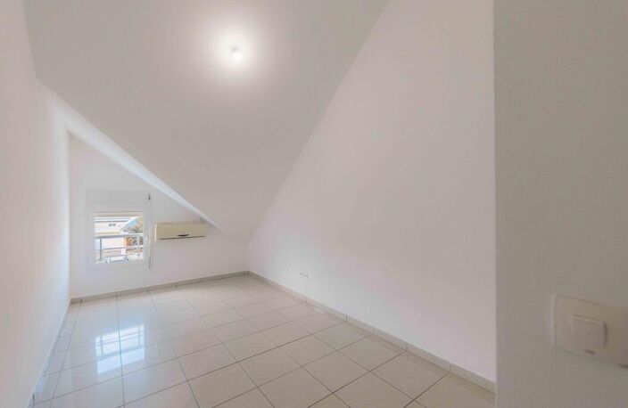 T3 | BASSIN PLAT | VUE MONTAGNE | MEUBLE — photo 4
