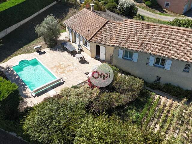 Belle maison familiale avec piscine sur terrain de 1 450 m² — photo du bien