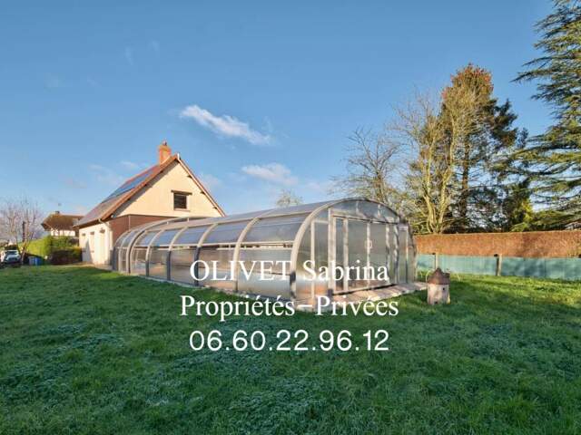 Pavillon avec piscine couverte — photo du bien