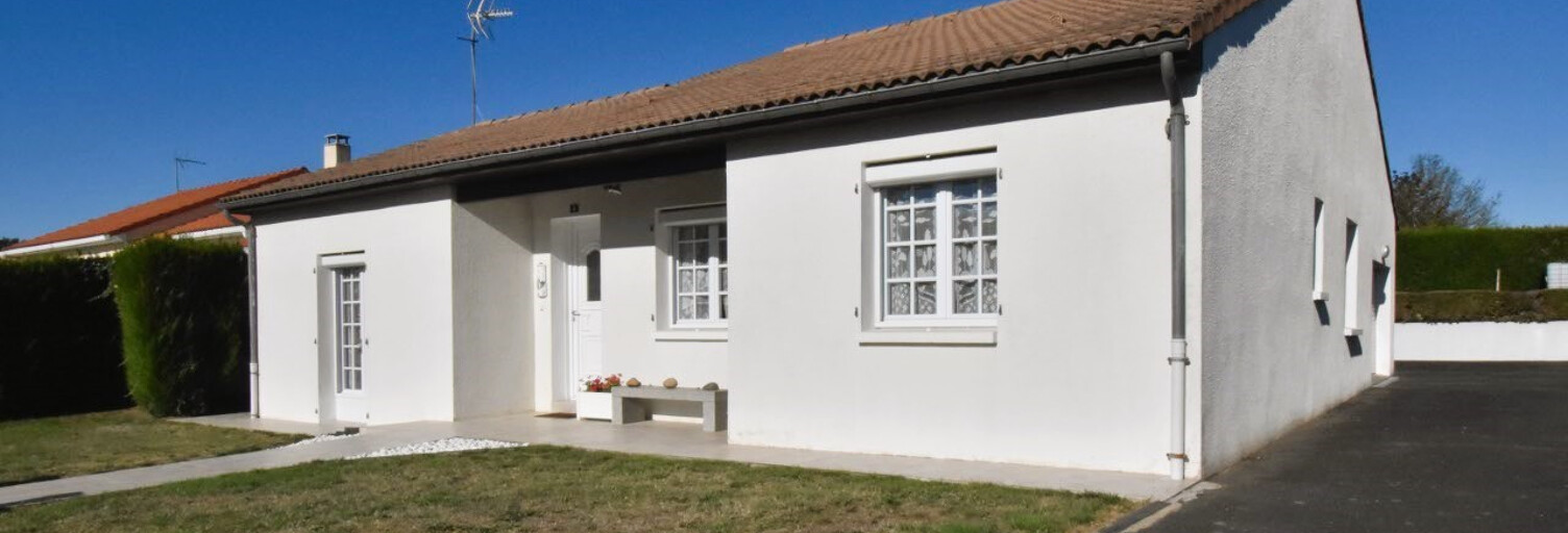 Maison 5 Pièces 105 m² à vendre à Saint-Pierre-des-Échaubrognes (79700)