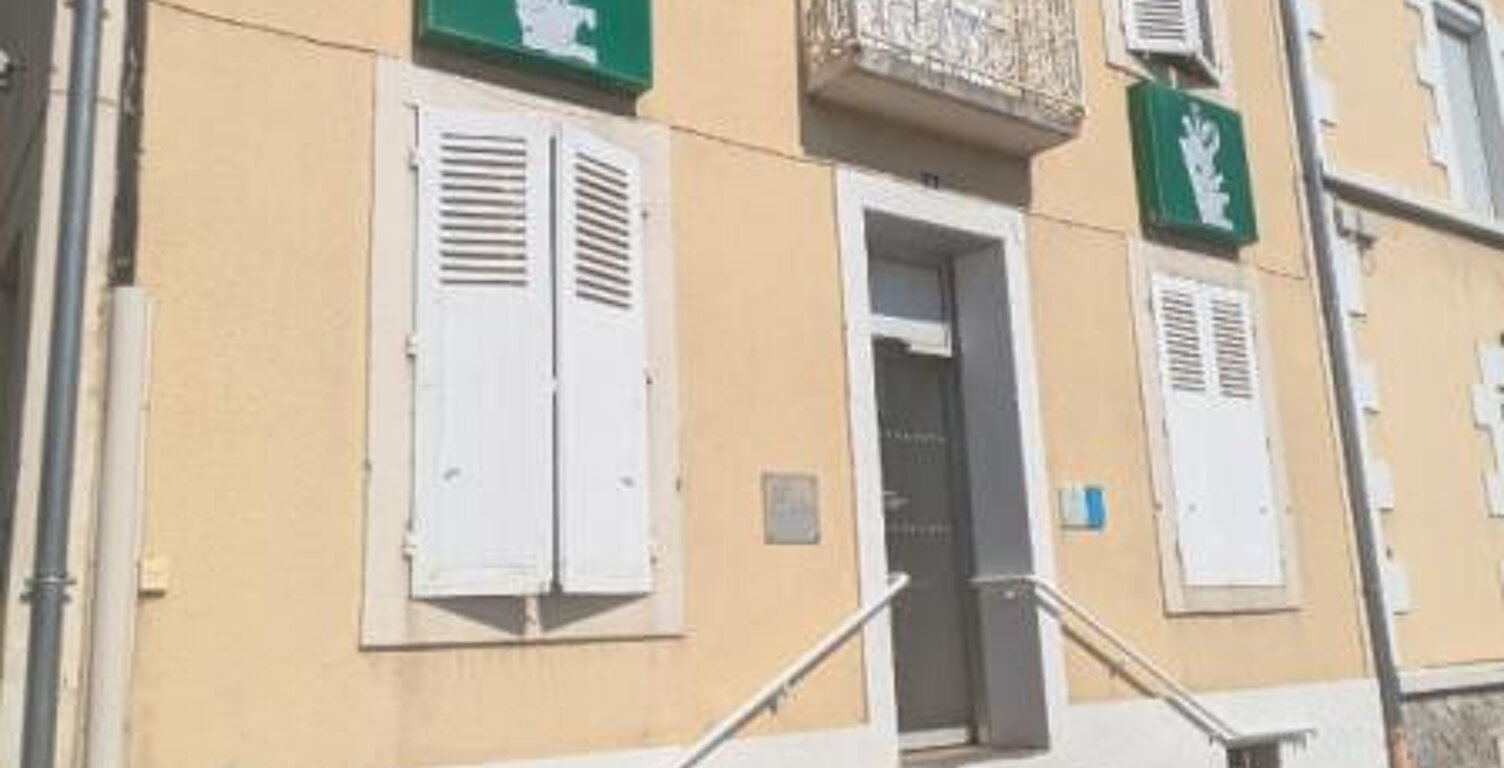 Immeuble de bureaux ou maison à rénover — photo 1