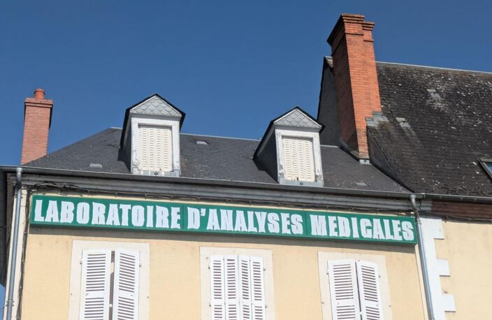 Immeuble de bureaux ou maison à rénover — photo 2