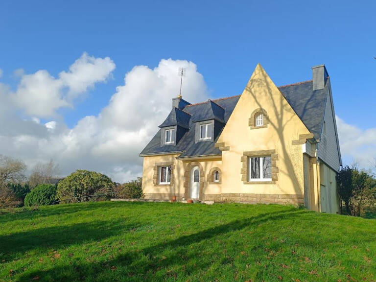 29520 Châteauneuf du Faou maison 5 chambres sur 2700 m² de terrain au calme — photo 1