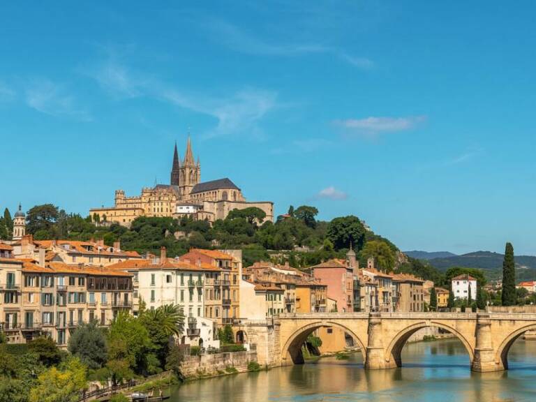 BÉZIERS, Immeuble avec 3 T2, terrasse et balcons , Fort potentiel locatif — photo 1